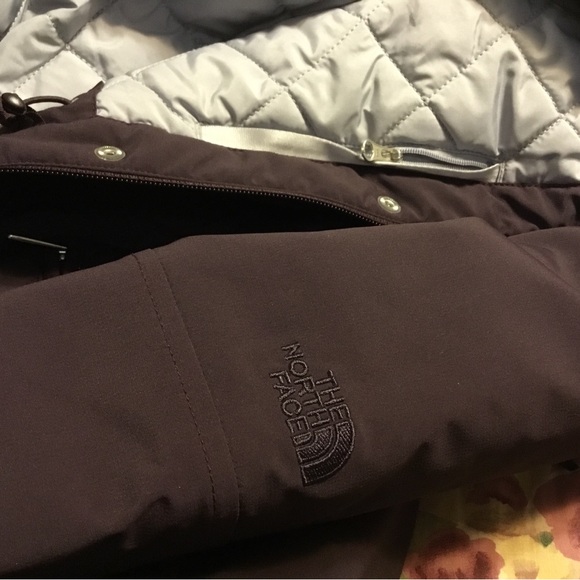 THE NORTH FACE MAUVE&ZIPPERAND SNAP FRONT COAT/QUILTED INSIDE/ATTACHED HOOD/SZ M - Picture 15 of 15